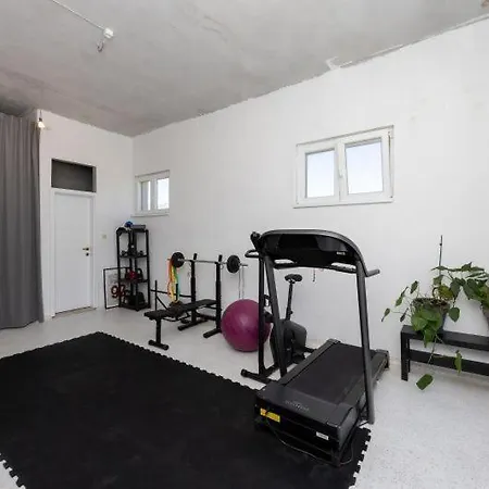 アパート Lux In Split- Jacuzzi&gym&more ソリン