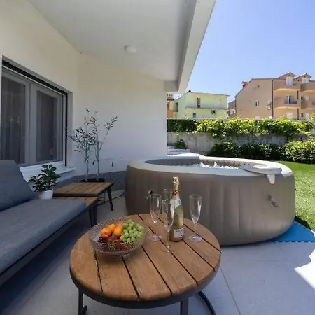 Apartment Lux In Split- Jacuzzi&gym&more *