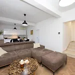 Lux In Split- Jacuzzi&gym&more *